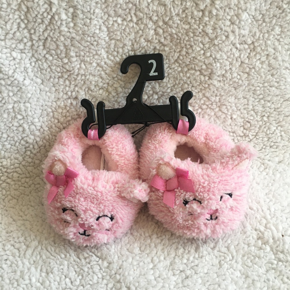 NWT Baby‎ Kitten and bow slippers non slip bottoms slip on sock shoes bows girly